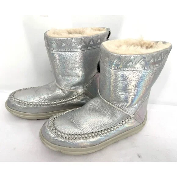 NIB MANITOBAH Silver Metallic Leather Shearling Wool Fur Moccasins Boots Sz 8 - Picture 2 of 14